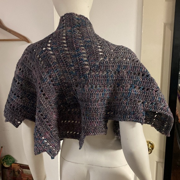 Hand crocheted purple shawl one size - Picture 3 of 3
